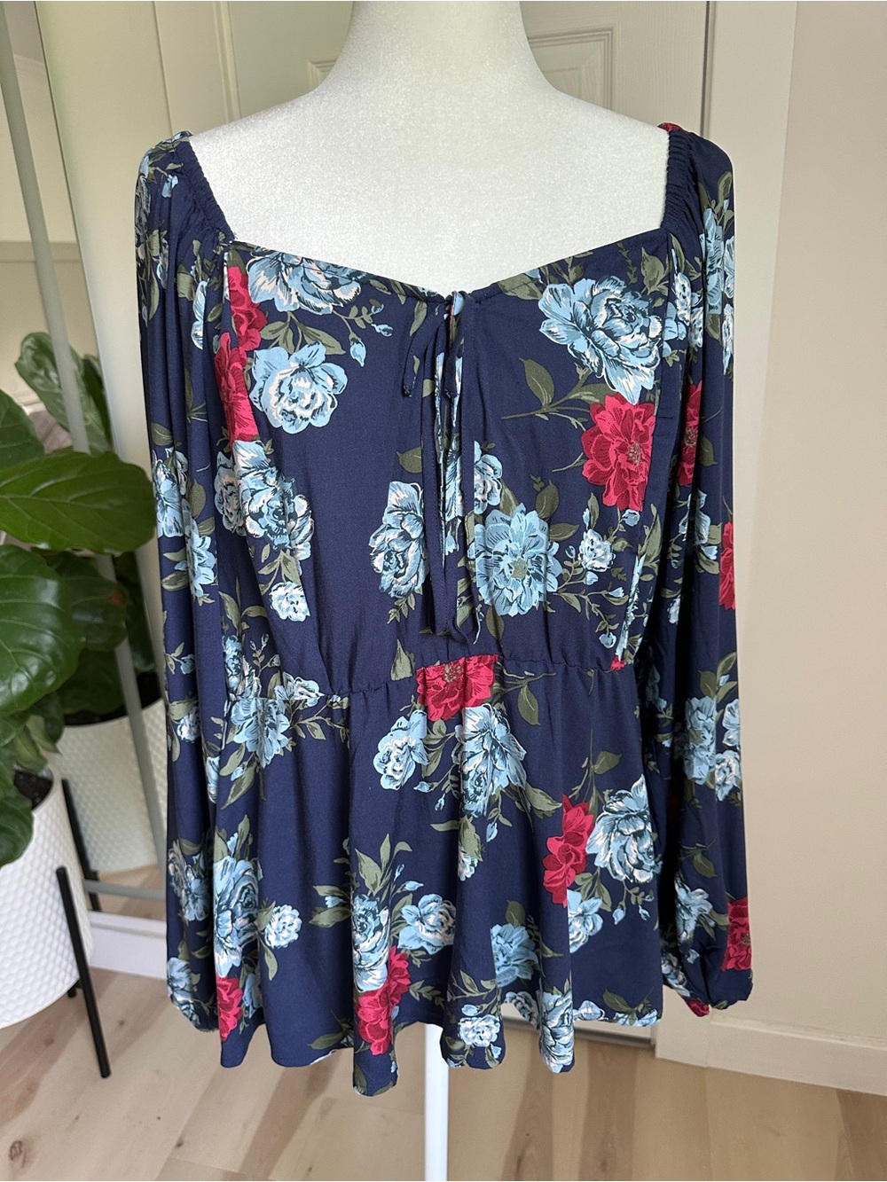 Torrid Floral Peplum Blouse Size 2 / 2X (18-20) Square Neck Long Sleeve Top